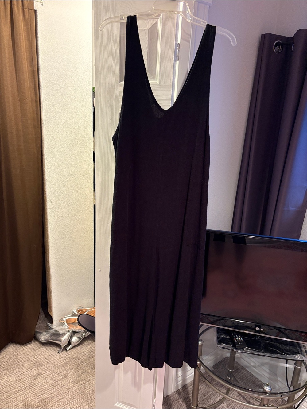 Treasure & Bond Black Sleeveless V-Neck Midi Dress